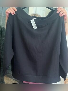 2/35$ NWT H&M Black Cotton Blend On/Off-Shoulder Sweatshirt, Cozy Fleece Inside